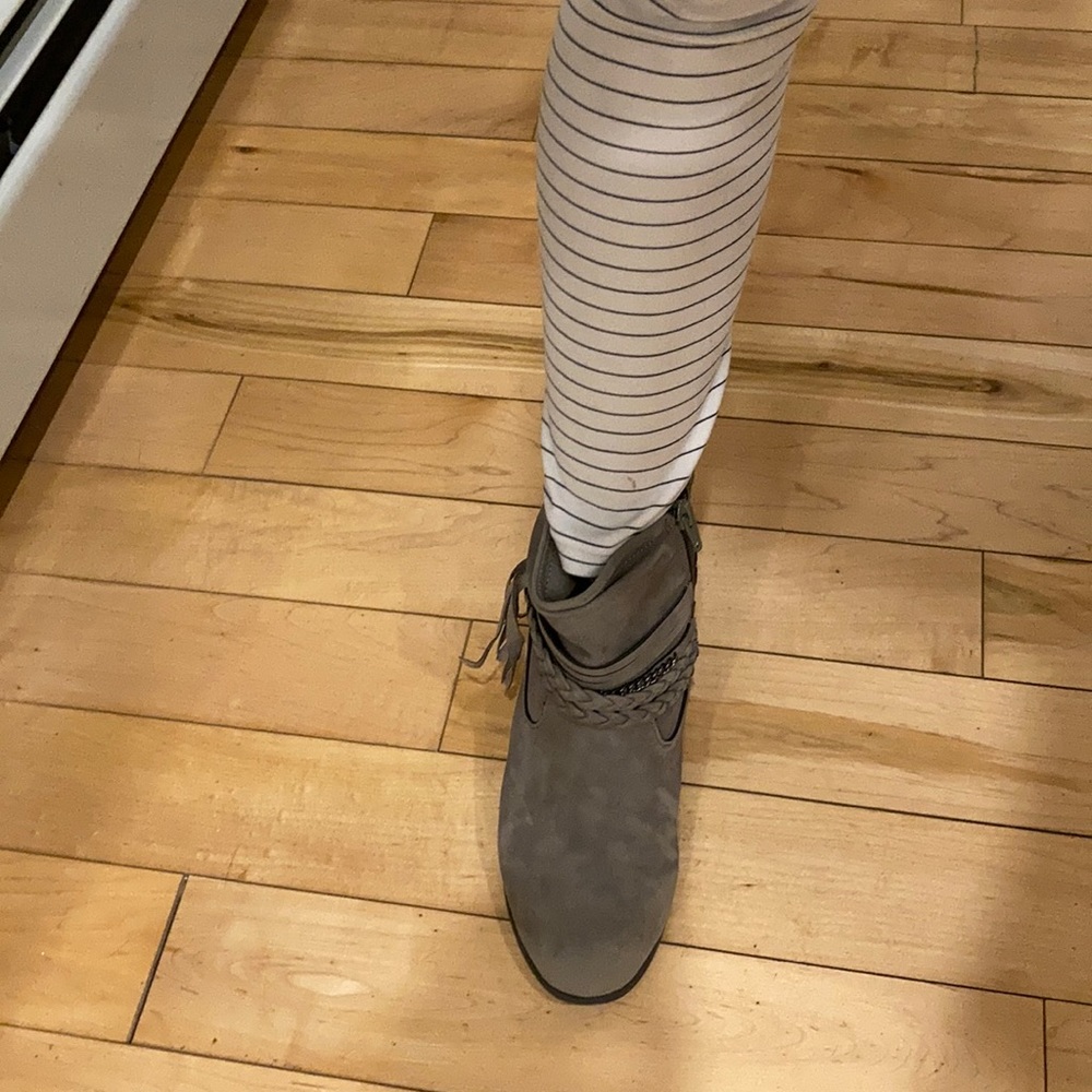 Kid ancle boots